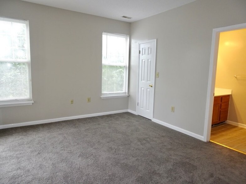 Building Photo - 7210 Bogley Rd