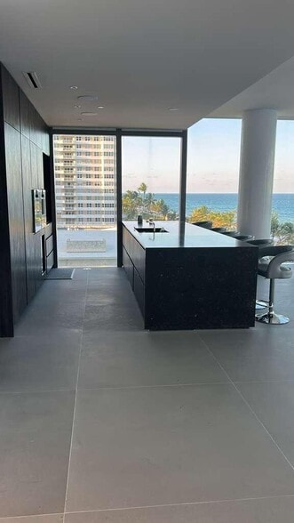 Building Photo - 2000 S Ocean Dr