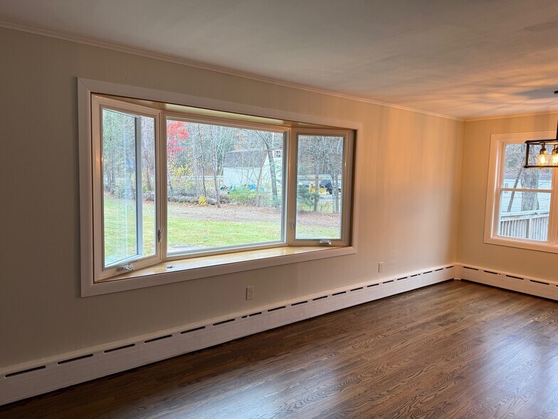 Living Room - 4387 NY-32