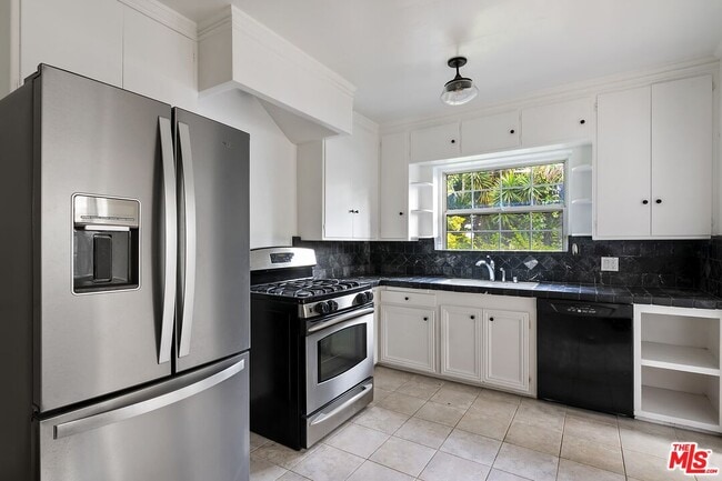 Building Photo - 3032 Oakhurst Ave