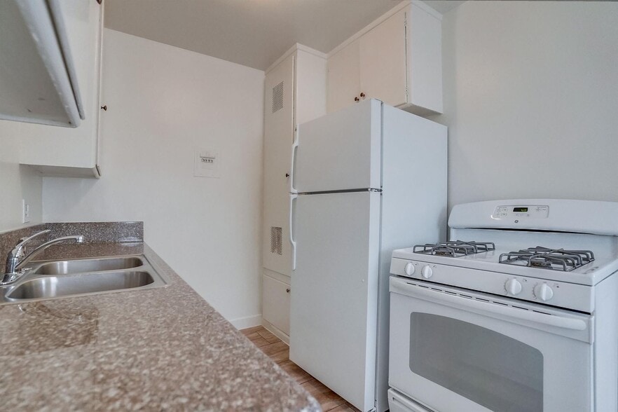 Interior Photo - 6028 West Blvd