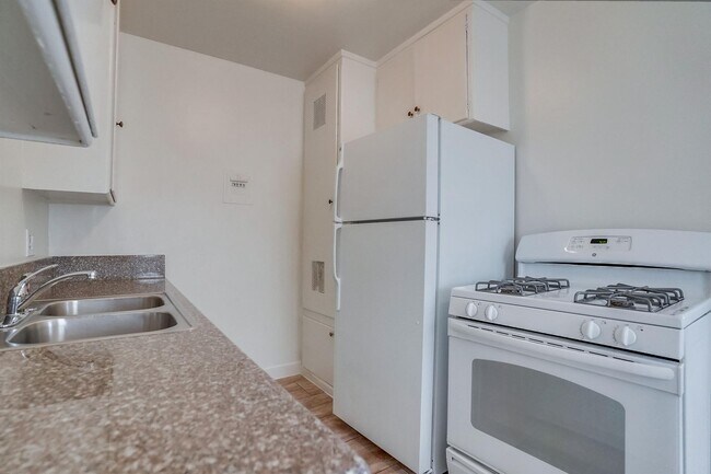 Interior Photo - 6028 West Blvd
