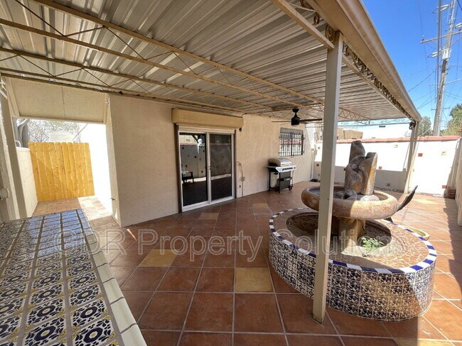 Building Photo - 520 Ortiz Dr NE