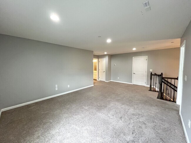 Building Photo - SPACIOUS FRANKLIN HOME WITH UPGRADES
