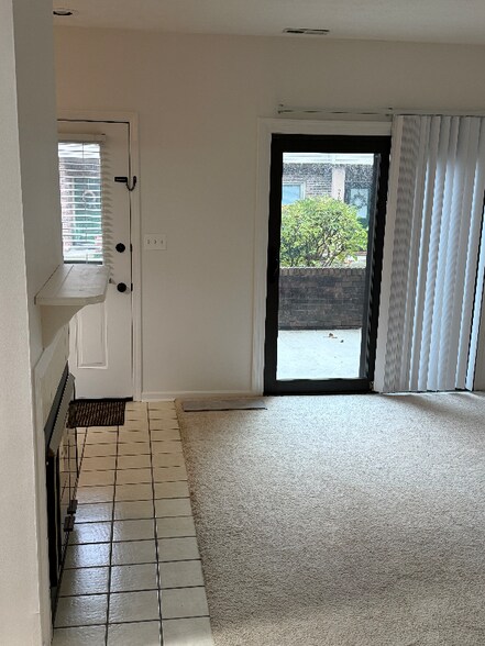 Primary Photo - 9523 Maple Way