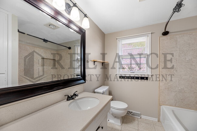 Building Photo - 1440 Community Dr