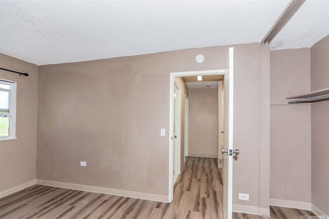 Building Photo - Lovely 2 bedroom 1 bath, with 1 open parking