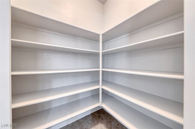 Building Photo - 259 Oakbrook Ridge Ave