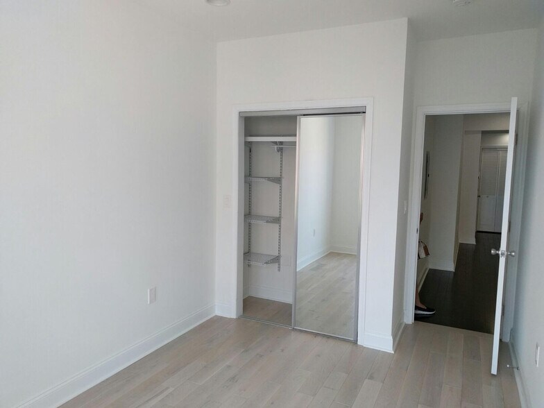 bed 1 closet - 1213 Noble St