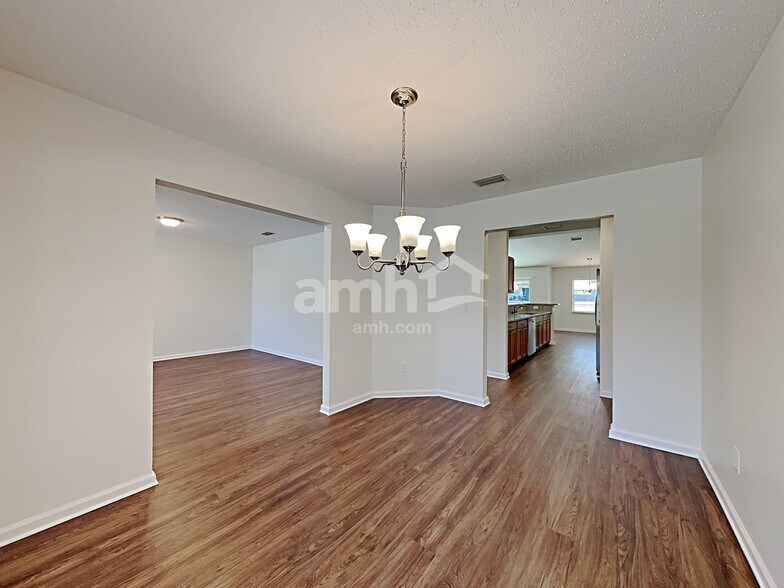 Building Photo - 14024 Fish Eagle Dr E