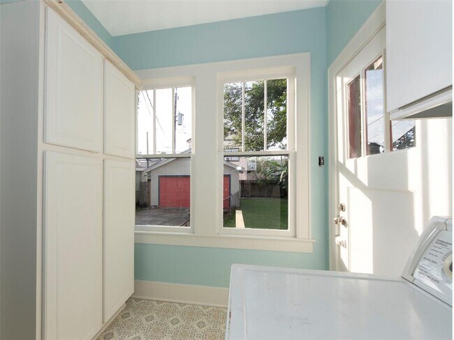 Building Photo - 4120 Avenue S 1/2