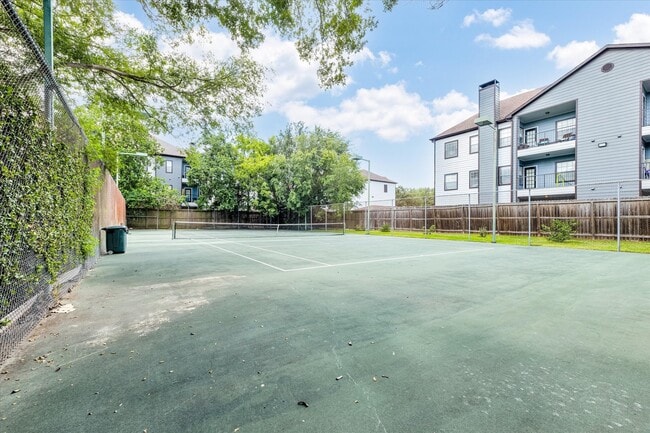 Building Photo - 10811 Richmond Ave.