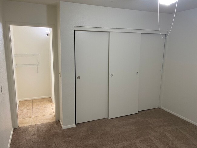 Building Photo - Henderson!!! 4 Bedrooms!! Single Story!! 2 car garage!! Big Back Yard!!! No HOA!! All Appliances!!