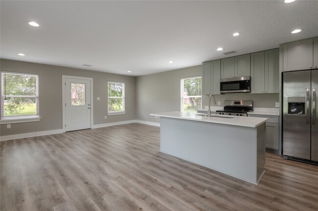 Building Photo - 140 Shady Oaks