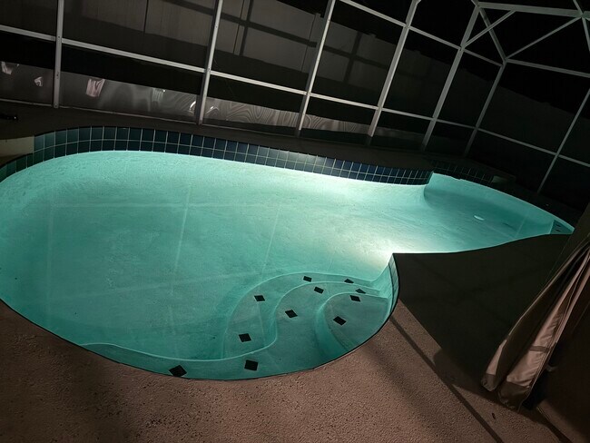 Building Photo - 8820 Tottenham Way