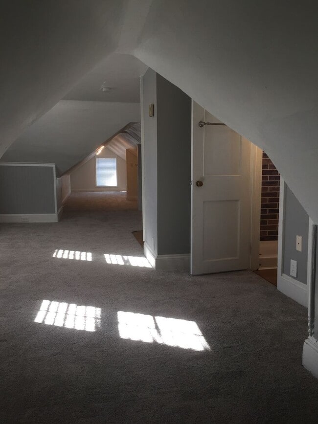 Building Photo - 202 N 5th St