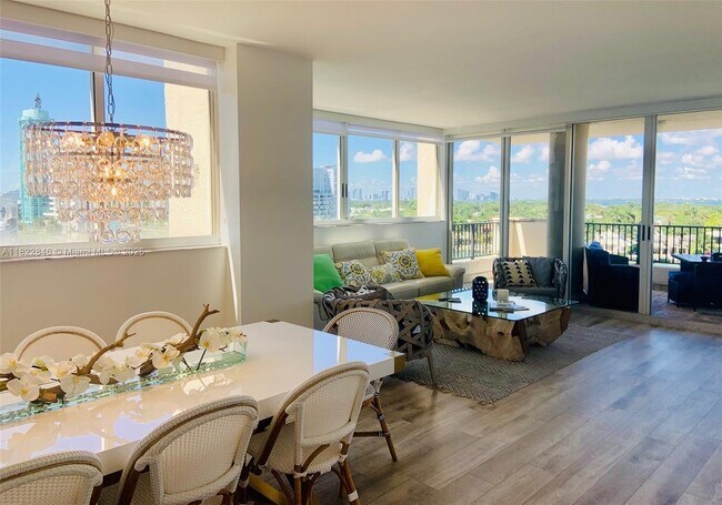 Building Photo - 6422 Collins Ave