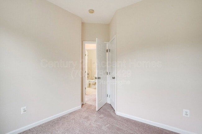 Building Photo - 23515 Forest Haven Way