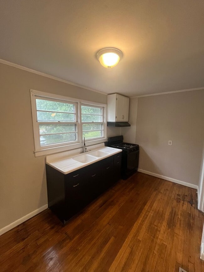 Building Photo - Charming 9 Bedroom Home Located In Raleigh NC!!!