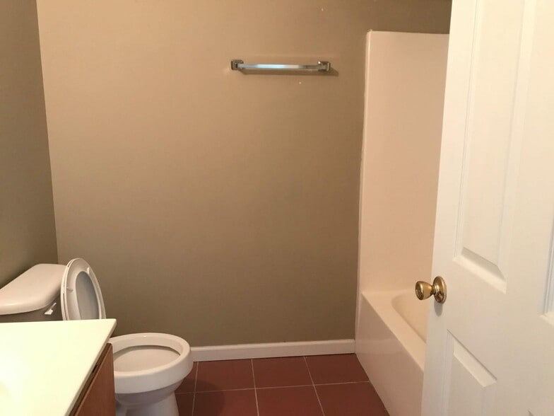 Building Photo - 110 Creekside Drive, Apt. B