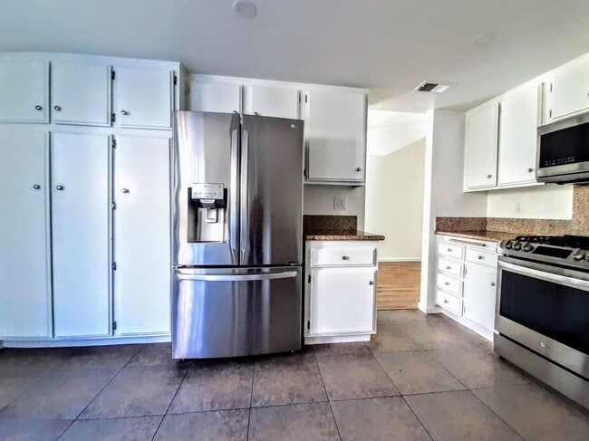 Building Photo - 8928 Sage Ct