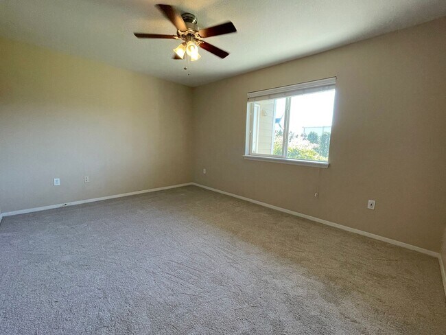 Building Photo - Fantastic Main Level Condo w/Garage, Patio...