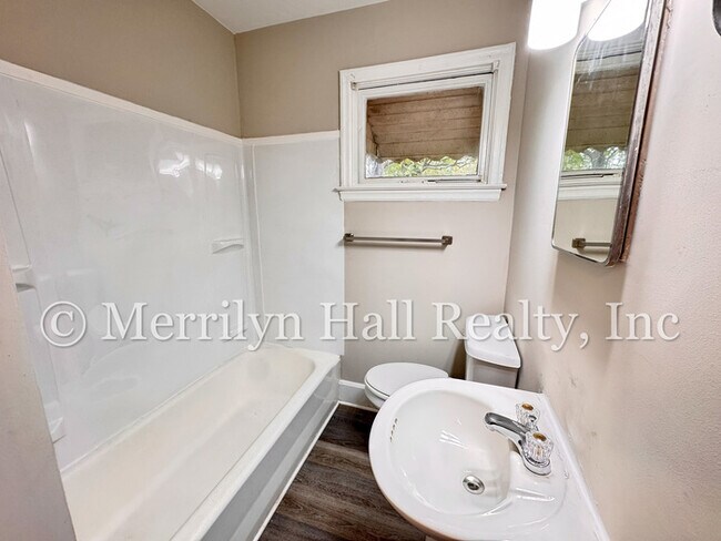 Building Photo - Freshly Updated 2BR Bungalow | New LVP Floors | Fenced Yard | Quiet Street