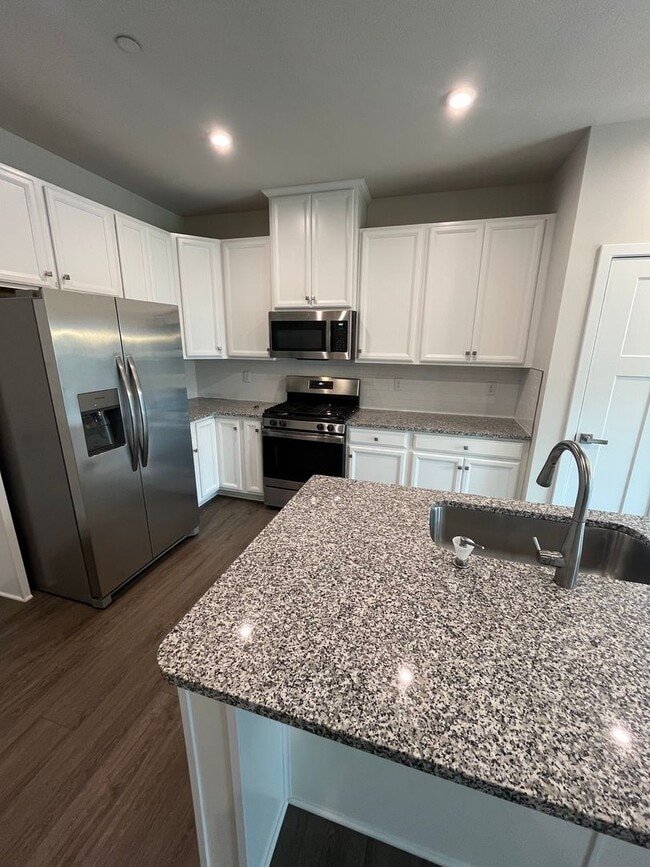 Building Photo - 312 Frances Ln