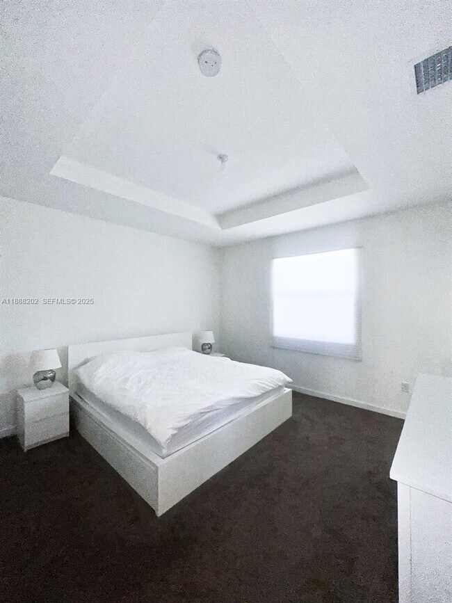 Building Photo - 11958 SW 151 Ave