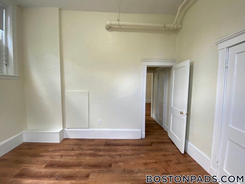 Building Photo - 99 Brainerd Rd