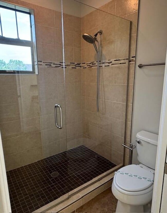 Building Photo - Newly renovated 4 Bedroom 3 1/2 Bathroom Town Home in Windermere