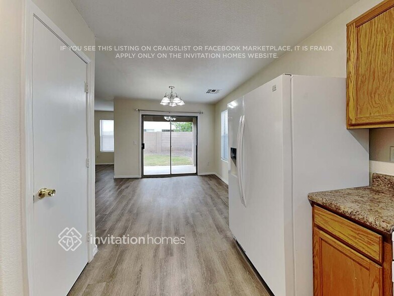 Building Photo - 2415 E Palm Beach Dr