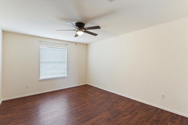 Building Photo - 10 White Magnolia Cir