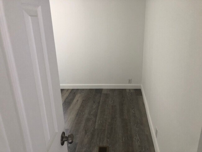 Building Photo - Spacious 3 bed 2 bath house in the greater...
