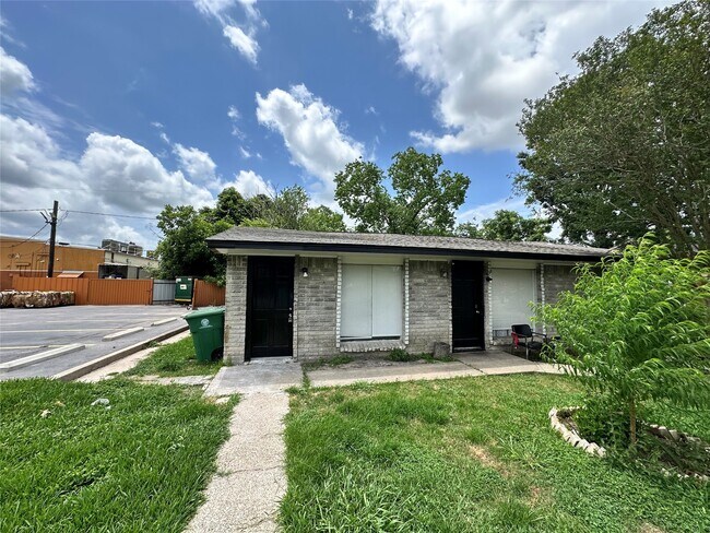 Building Photo - 7610 Red Robin Ln