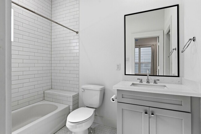 Building Photo - 2806 Versailles Oak Ln