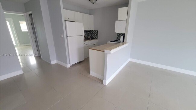 Building Photo - 730 NE 46th Ct