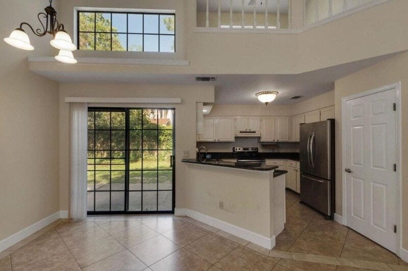 Building Photo - 2014 Mistral Ln E