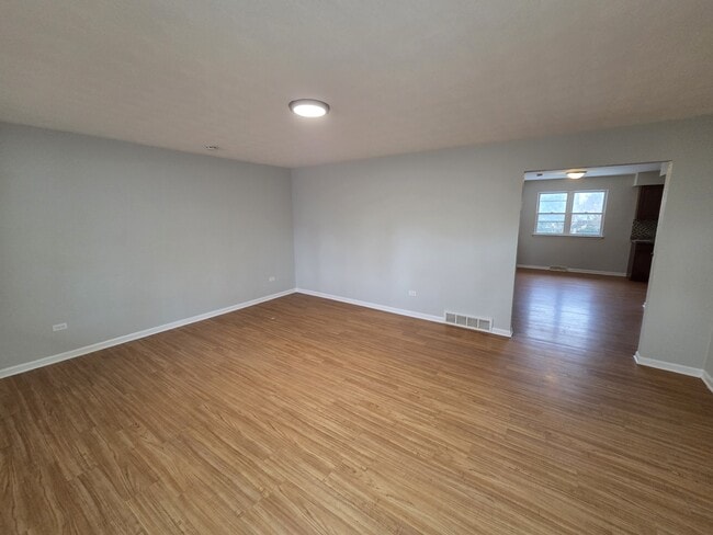 Building Photo - 1311 Kenmore Ave