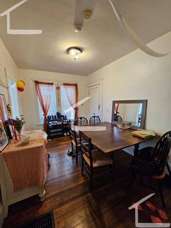 Building Photo - Nice 3 bed in Allston......