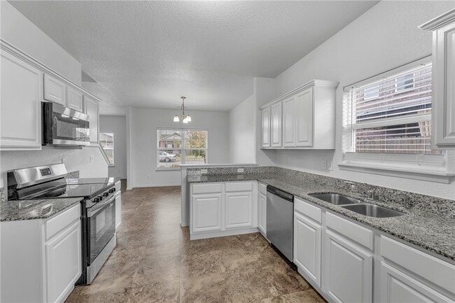 Building Photo - 4404 SW Gallatine Ave