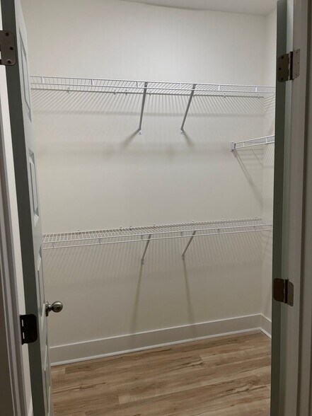 Building Photo - 1098 Burrow Cir