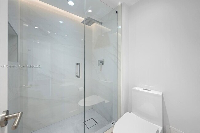 Building Photo - 20505 E Country Club Dr