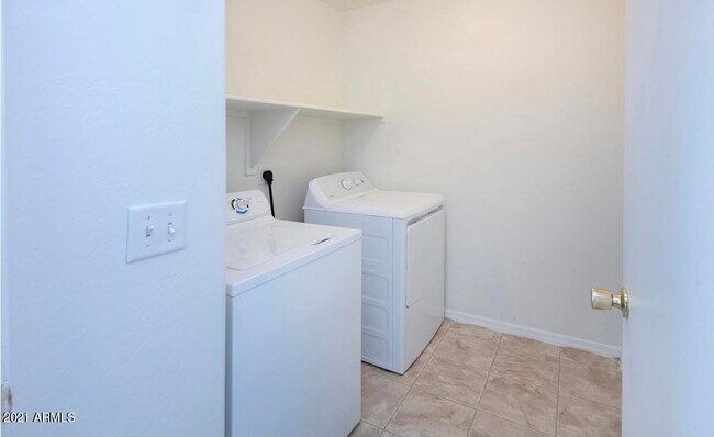 Building Photo - 12225 W Flanagan St