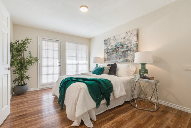 Master Bedroom - 303 Skyline Rd