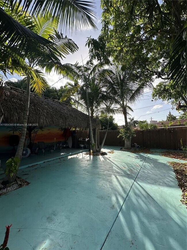 Building Photo - 16030 Miami Dr