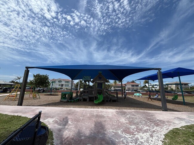 Building Photo - 605 Sombrero Beach Rd