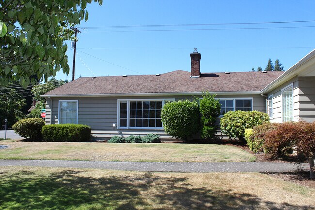 Building Photo - 8025-8027 SW Northvale Wy