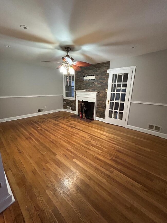 Building Photo - 2707 Fairlawn St