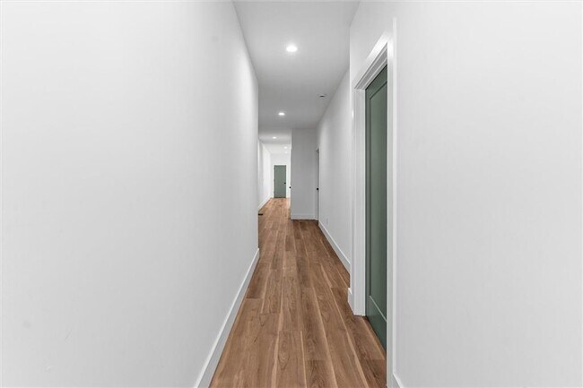Building Photo - 598 Formwalt St SW